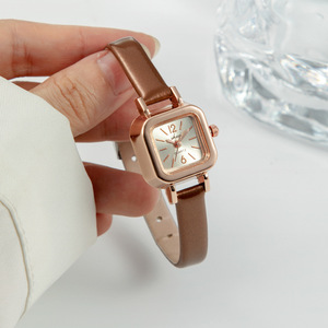 Montre à quartz pour femme avec cadran carré, élégante et minimaliste, bracelet en cuir, montre-bracelet décontractée pour femmes - Product Image 1