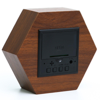 Horloge de bureau numérique hexagonale promotionnelle en bois avec veilleuse, date, température, commande vocale et décoration intérieure