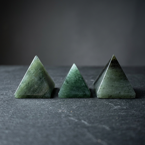 Venta al por mayor de piedra de cristal tallada Aventurina verde pirámides pequeñas piedras preciosas piedra lunar cantando Reiki pirámide curativa para la venta - Product Image 1
