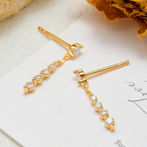 Brincos de Prata S925 Banhados a Ouro com <span class=keywords><strong>Moissanite</strong></span> e Diamantes em Fileira Dinâmica, Estilo Novo Feminino para o Dia a Dia - Product Image 2