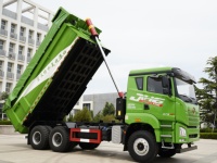 Camion benne basculante FAW JH6 6X4 375HP avec moteur Weichai et transmission rapide pour le transport routier et minier, vert