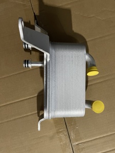 Nuovi pezzi di ricambio per auto di fabbrica JB3Z7A095C di alta qualità per il radiatore dell'olio di trasmissione A/T per il 2.0 Ford Ranger - Product Image 2