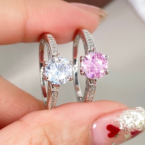 Anillo de Compromiso Promise Bridal, Chapado en Oro de 18K, Corte Redondo Tradicional, Anillo de Boda de Lujo con Circonita para Mujer - Product Image 5