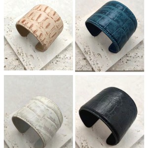 Bracelet en cuir véritable en forme de C avec ouverture réglable et surpiqûres, luxe discret, polyvalent, facile à assortir, réglable - Product Image 2
