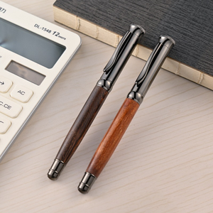 Usine Nouveau Stylo à Bille de Luxe en Bois de Métal Argenté de Haute Qualité avec Logo Personnalisé Fabriqué avec la Conception de Stylo à Rouleau en Bois de Santal en Palissandre - Product Image 1