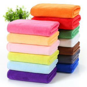 Serviettes de toilette en <span class=keywords><strong>microfibre</strong></span> 400 g/m² personnalisées avec logo du fabricant, douces pour les cheveux, pour la beauté, la <span class=keywords><strong>coiffure</strong></span>, le spa et les salons. - Product Image 1