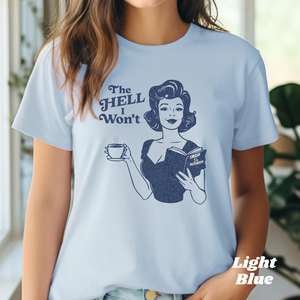 T-Shirt rétro pour femmes, manches courtes, col rond, 100% coton, imprimé Vintage, citation féministe, maman est dans la cuisine - Product Image 2