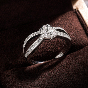 Anello Annodato da Donna, Elegante con Zirconi, Aperto e Regolabile, Gioiello Minimalista per Uso Quotidiano - Product Image 2