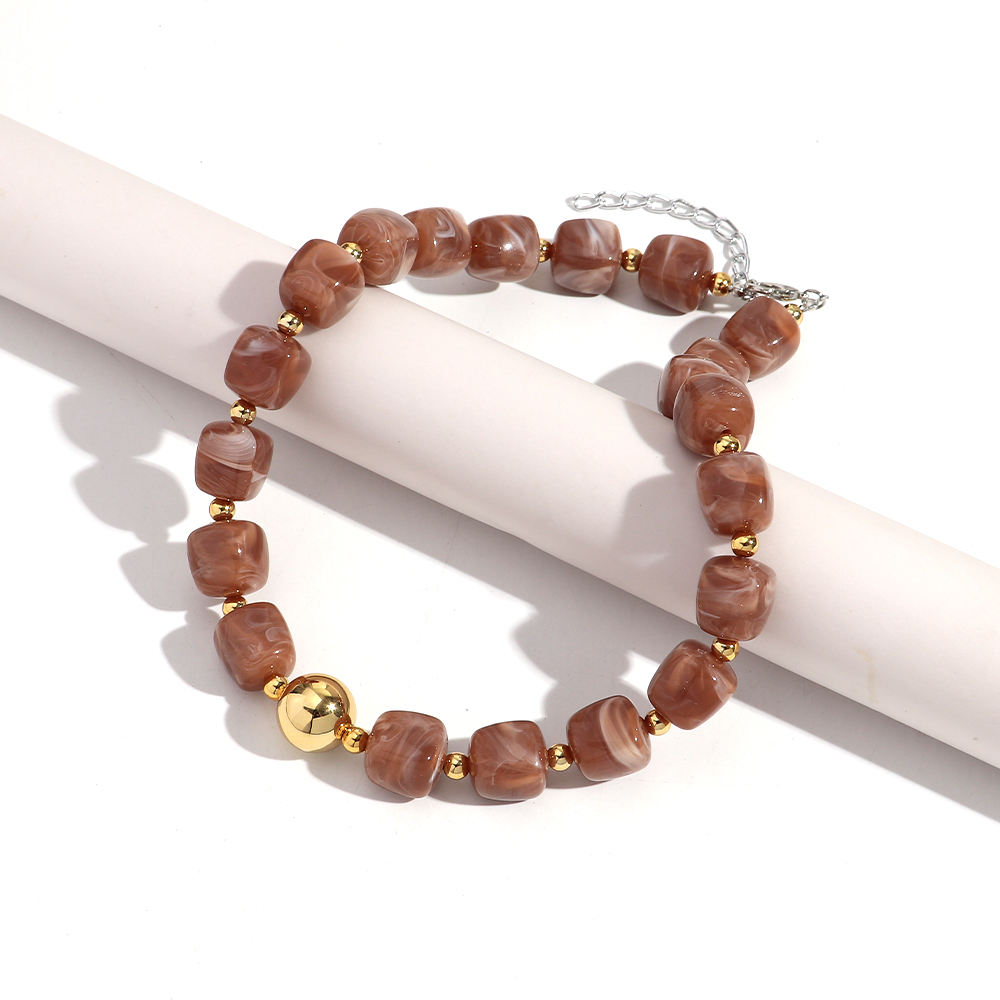 สีน้ำตาล