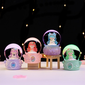 Caja Sorpresa de Bolas de Cristal con Diseño de Dibujos Animados, Decoración Creativa para Escritorio, Regalo para Mejores Amigos - Product Image 2