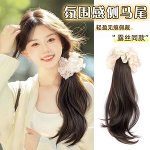 Peluca de cola de caballo lateral con scrunchie, cabello largo negro natural de fibra resistente al calor para mujer, estilo Miss con accesorio de lazo de encaje - Product Image 1