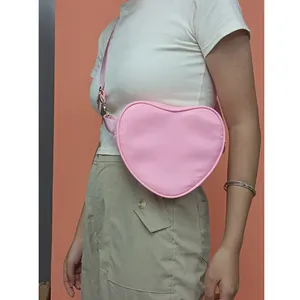 Cadeau de la Saint-Valentin femmes bandoulière taille ceinture sacs mignon fermeture éclair en forme de coeur Nylon Fanny Packs