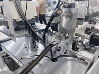 MACHINE DE COUPE ET D'INSERTION DE GLISSIÈRE EN NYLON CFC EN PLEINE AUTOMATIQUE