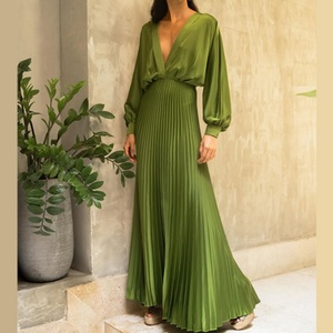 เดรสยาวลำลองคุณภาพสูงแบบใหม่สำหรับผู้หญิง ดีไซน์เซ็กซี่หรูหราสำหรับฤดูร้อน แขนยาว คอวี เหมาะสำหรับงานปาร์ตี้ยามเย็นและคลับ - Product Image 1