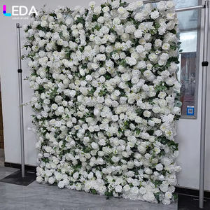 Fondo de Pared LEDA Personalizado con Rosas Blancas, Paniculata y Hojas Verdes, Hecho a Mano con Flores Artificiales de Seda - Product Image 1