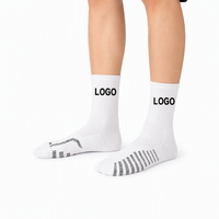 Chaussettes de sport antidérapantes personnalisées pour adultes, blanches, design football, mode Ome, chaussettes de sport athlétiques en coton tricoté pour hommes
