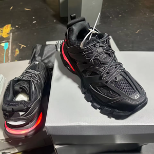 Nouvelles chaussures de sport de luxe originales 2026 avec semelle LED, chaussures décontractées, tendance rétro, chaussures de créateur de marque renommée - Product Image 4