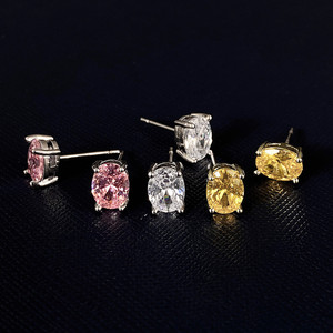 Piccoli orecchini ovali da donna con quattro punte, accessori per l'uso quotidiano - Product Image 4