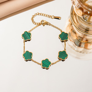 Nuova Moda Gioielli da Donna Bracciale con Cinque Foglie di Trifoglio Colorate Placcato Oro 18K Impermeabile in Acciaio Inossidabile Regalo Portafortuna - Product Image 4