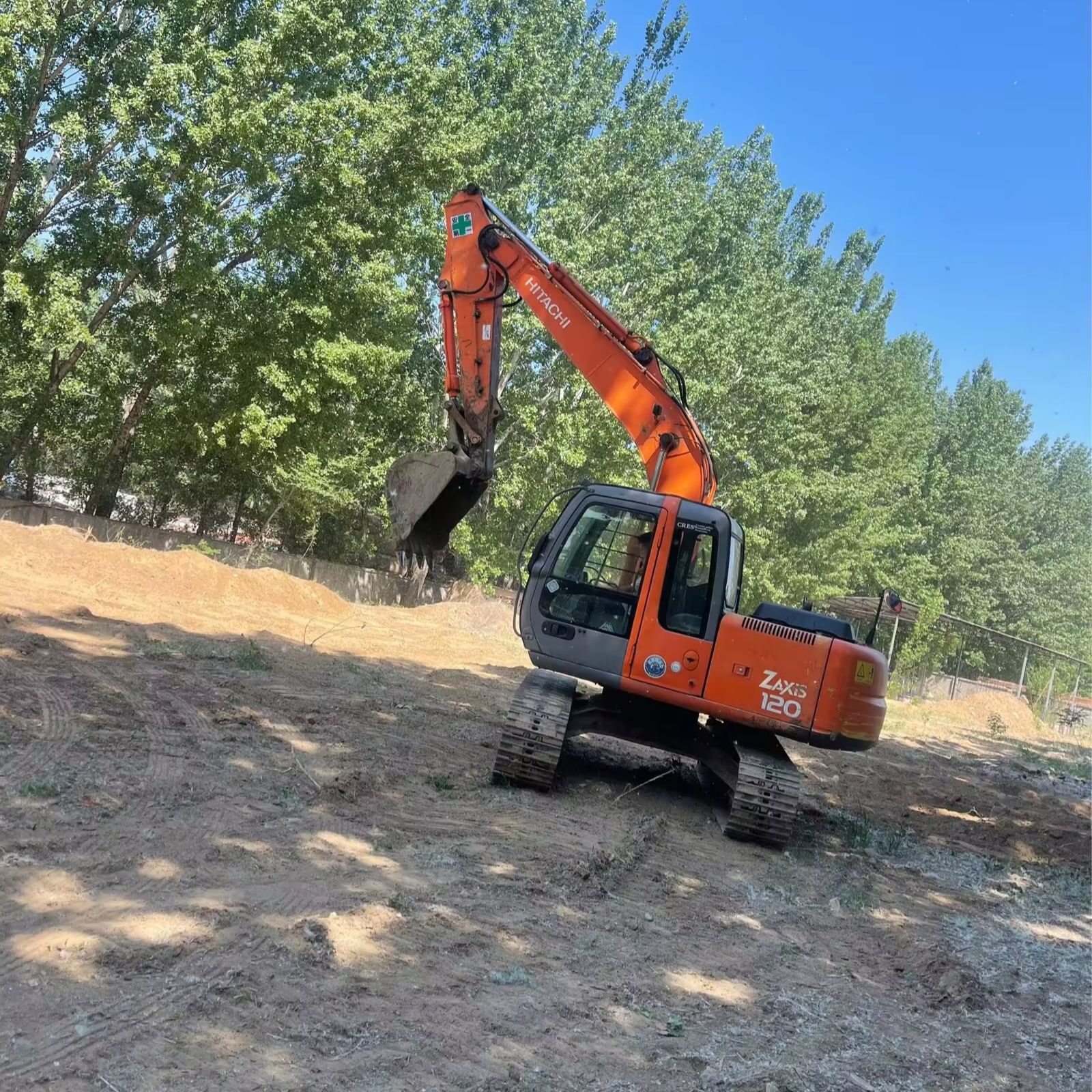 12-тонный Подержанный инженерный автомобиль Hitachi ZX120 с мощным по производительности двигателем HMC6B, оснащенный экскаватором.