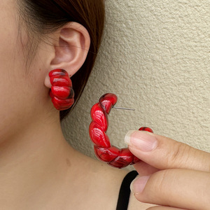 DUYIZHAO Vintage europeo e americano gioielli di moda colorato acrilico testurizzato forma C <span class=keywords><strong>orecchini</strong></span> ritorti per le donne regalo - Product Image 5