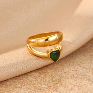 Bague en acier inoxydable en forme de cœur incrustée de zircon vert, plaquée or 18 carats, empilable, pour femme - Product Image 3