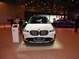 <span class=keywords><strong>BM</strong></span>-W X1 SDrive25Li <span class=keywords><strong>X</strong></span> Design Package 2.0T Essence SUV Compact 2024 - Son Harman Kardon, Toit Ouvrant Panoramique, Sièges en Cuir - Product Image 3