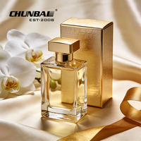 Vente en gros de flacons de parfum carrés haut de gamme de 30 ml et 50 ml, fond épais, verre transparent, flacon de parfum avec pompe pulvérisatrice dorée pour cosmétiques