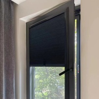 Persiana plisada vertical minimalista empotrada May Lian con técnica de pliegues lisos para tragaluces, fácil de instalar