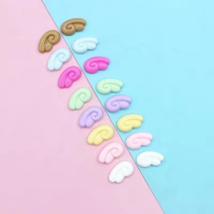 Cartone animato opaca aletta in resina ciondoli artigianali graziose ali d'angelo per guscio del telefono fai da te o accessori per la bellezza dei capelli dei bambini - Product Image 1