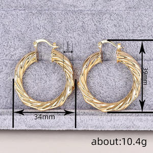 Pendientes de aro trenzados de oro macizo de 18 quilates Lynne Silver para mujer, estilo clásico para uso diario E4440 - Product Image 6