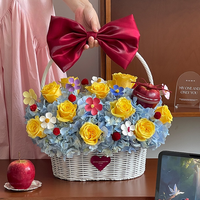 Panier de fleurs à poignée blanche pour la fête des mères, la fête des enseignants, la Saint-Valentin, un cadeau d'anniversaire et une composition florale pour les fêtes