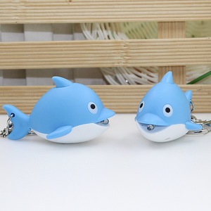 子供のギフト漫画小さなイルカLEDキーチェーン<span class=keywords><strong>PVC</strong></span>プラスチック光と効果音ラブリーシーアニマルキーリングキッズギフト - Product Image 4