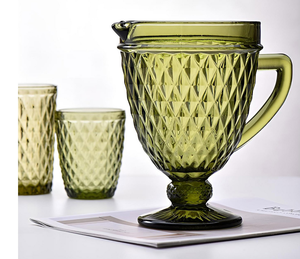 Ensemble de verrerie en <span class=keywords><strong>verre</strong></span> ambré épaissi style vintage, comprenant une carafe à <span class=keywords><strong>eau</strong></span> orange <span class=keywords><strong>et</strong></span> des verres à boisson, pour la restauration hôtelière <span class=keywords><strong>et</strong></span> les événements. - Product Image 5