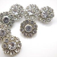 Kancing Bunga Berlapis Perak dengan Rhinestone dan Kristal Berkilau untuk Pakaian, Sweater, dll.