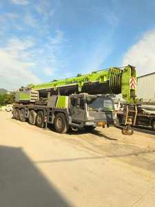 Grue sur chenilles d'occasion Zoomlion ZTC130Ton de 130 tonnes avec pompe et moteur PLC ; Modèles Isuzu et Howo disponibles - Product Image 4