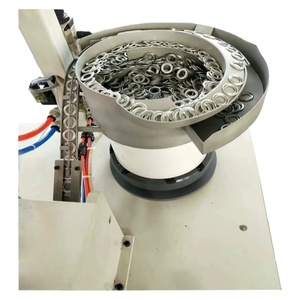 Machine à poinçonner pneumatique pour bâches, toiles et tentures de piscine, et autres applications - Product Image 3