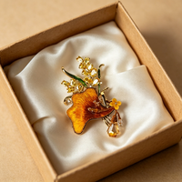 Bros Tembaga Bordir Miao Klasik Cina dengan Kristal Rhinestone, Daun Ginkgo Kuning, Seni Rakyat Buatan Tangan, untuk Pesta Pernikahan, Syal, atau Setelan.