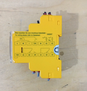 Monitor de Corriente Residual BENDER RCM420-D-2 USADO - Product Image 4
