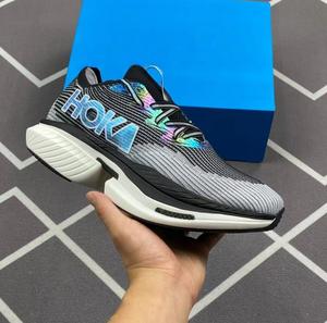 Chaussures de sport professionnelles de marathon à haute élasticité, respirantes, en maille, absorbant la transpiration, avec plaque en carbone et amorti des chocs, pour la course. - Product Image 2