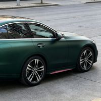 Film de protection de voiture en vinyle vert foncé métallisé mat de luxe, sans colle, auto-réparateur, finition satinée anti-traces de doigts, couleur changeante