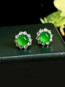 Boucles d'oreilles rétro 925 argent incrusté de lumière luxe et polyvalent, comparable au tempérament de jadéite, boucles d'oreilles fleur de calcédoine verte haut de gamme - Product Image 4