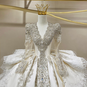 Robe de mariée JFH112 glamour en satin à col en V avec cristaux, appliques florales modernes, traîne chapelle, longueur ras du sol pour femme - Product Image 5
