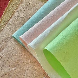 กระดาษห่อดอกไม้สีพื้นทำมือ ขนาด 38*58 ซม. ขายส่งสินค้าใหม่ กระดาษดงบา สำหรับห่อดอกไม้ ผู้จัดจำหน่ายสำหรับร้านดอกไม้ - Product Image 3