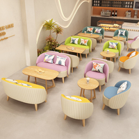Moderne Restaurant-Möbel Tische Stühle Bäckerei-Dessertladen Hotel-Esszimmer Umweltfreundliches Holz Langlebig Schule Wohnzimmer