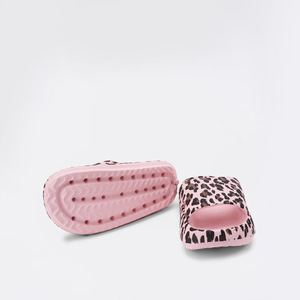 Diapositives imprimées léopard de style coréen pour femmes Sandales d'extérieur uniques à semelles épaisses antidérapantes pour pantoufles Vêtements d'été - Product Image 2