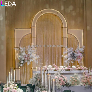 LEDA Wedding Decor fournit un ensemble de fond de scène en trois parties en métal doré LED, style moderne, vente chaude, directement de l'usine. - Product Image 3