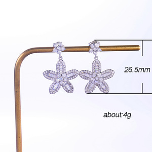 Orecchini a Fiore Scintillanti per Donne, Eleganti Gioielli Floreali alla Moda - Product Image 5