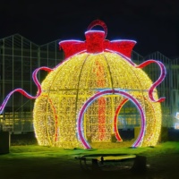 Sculpture lumineuse LED d'extérieur en forme de boule, ornement de Noël avec ampoules scintillantes IP65 et décoration en guirlande PVC