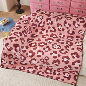 Manta de Franela con Estampado de Leopardo, Rectangular, Suave al Tacto, Ideal para Sofá y Siestas en la Oficina - Product Image 3
